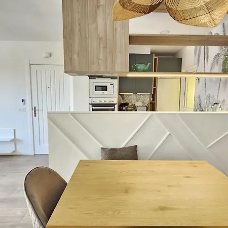 Brand New Center Apartment
